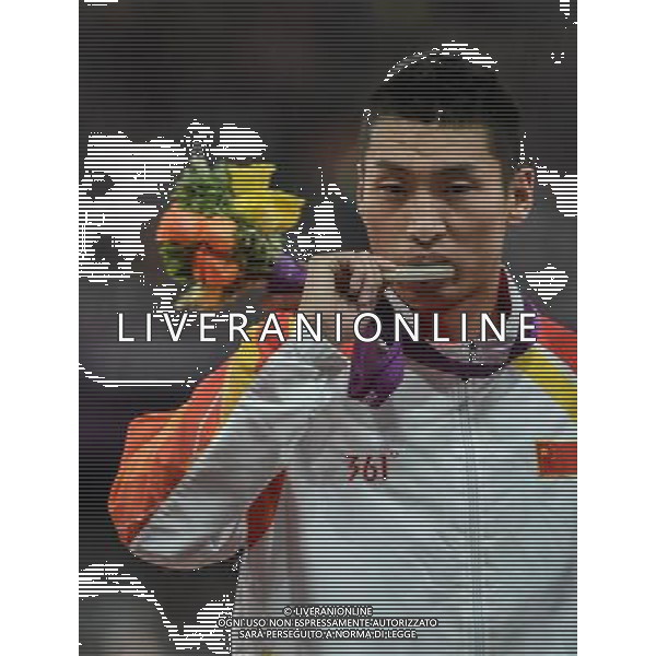 (120909) -- LONDON, Sept. 9, 2012 () -- Silver medalist Liang Yongbin of China poses for photograph during the awarding ceremony of men\'s 100m T37 final of athletics competition at the London 2012 Paralympic Games in London, Britain, on Sept. 8, 2012. (/Wang Haofei) (lm) PHOTOSHOT/AG ALDO LIVERANI SAS - ITALY ONLY -