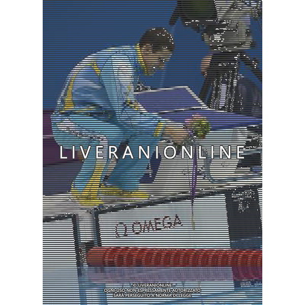 (120909) -- LONDON, Sept. 9, 2012 () -- Oleksii Fedyna of Ukraine dips the gold medal into the swimming pool after the awarding ceremony of the men\'s 100m breaststroke SB13 final of swimming competition at the London 2012 Paralympic Games in London, Britain, on Sept. 8, 2012. Oleksii Fedyna won the gold medal with 1 minute and 04.30 seconds. (/Wu Wei) (lm) PHOTOSHOT/AG ALDO LIVERANI SAS - ITALY ONLY -