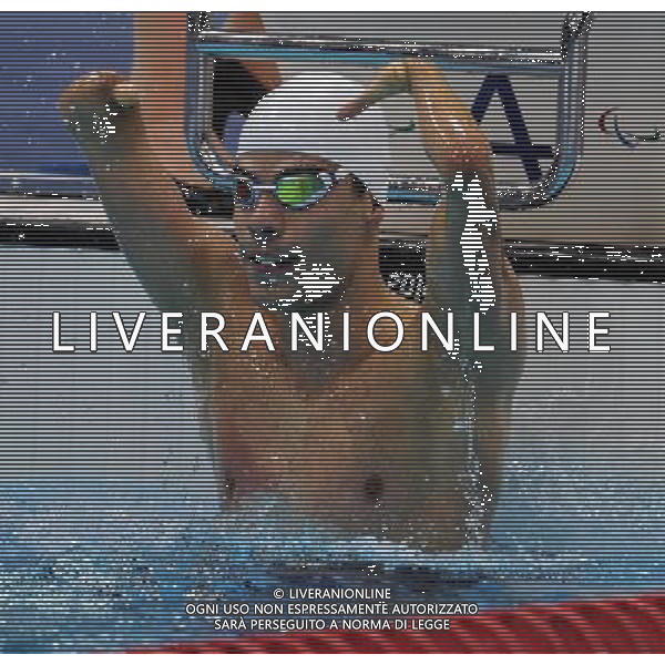 (120909) -- LONDON, Sept. 9, 2012 () -- Daniel Dias of Brazil celebrates after winning the men\'s 100m freestyle S5 final of swimming competition at the London 2012 Paralympic Games in London, Britain, on Sept. 8, 2012. Daniel Dias won the gold medal with 1 minute and 09.35 seconds. (/Yang Shiyao) (lm) PHOTOSHOT/AG ALDO LIVERANI SAS - ITALY ONLY -