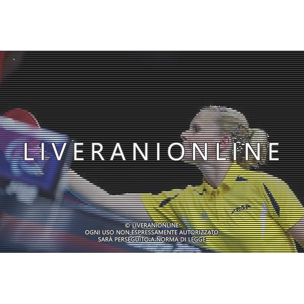 (120909) -- LONDON, Sept. 9, 2012 () -- Anna-Carin Ahlquist of Sweden\'s team returns the ball during the women\'s team class 4-5 gold medal match against China of table tennis competition at the London 2012 Paralympic Games in London, Britain, on Sept. 8, 2012. Sweden lost 0-3 to take the silver medal. (/Bai Xuefei) (lm) PHOTOSHOT/AG ALDO LIVERANI SAS - ITALY ONLY -