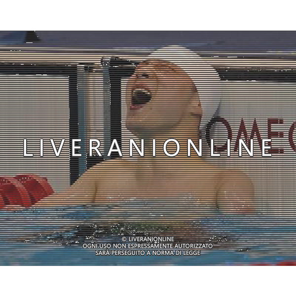(120909) -- LONDON, Sept. 9, 2012 () -- Xu Qing of China celebrates for victory after winning the men\'s 100m freestyle S6 final of swimming competition at the London 2012 Paralympic Games in London, Britain, on Sept. 8, 2012. Xu Qing won the gold medal with 1 minute and 05.82 seconds. (/Yang Shiyao) (lm) PHOTOSHOT/AG ALDO LIVERANI SAS - ITALY ONLY -