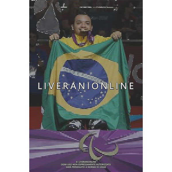 (120909) -- LONDON, Sept. 9, 2012 () -- Gold medalist Maciel Sousa Santos of Brazil poses with the national flag during the awarding ceremony of the mixed individual BC2 of boccia competition at the London 2012 Paralympic Games in London, Britain, on Sept. 9, 2012. (/Hou Jun) (lm) PHOTOSHOT/AG ALDO LIVERANI SAS - ITALY ONLY -