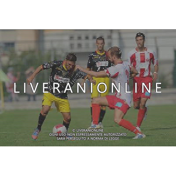 Campionato Lega PRO 1° Divisione girone A - 2° Giornata Cuneo 9-09-2012 Cuneo - Lecce nella foto: Chirico salta Donida foto Roberto Garavaglia - ag. Aldo Liverani sas