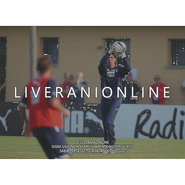 MEDOLLA (MO) 09/09/2012 - LA NAZIONALE DI CALCIO SI ALLENA A MEDOLLA UNO DEI COMUNI COLPITI DAL TERREMOTO A MAGGIO / NELLA FOTO: BUFFON - FOTO FRANCESCA SOLI / AGENZIA ALDO LIVERANI