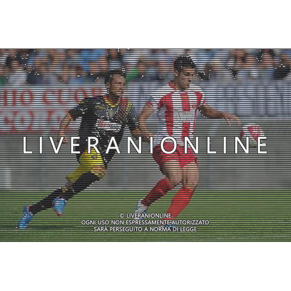 Campionato Lega PRO 1¡ Divisione girone A - 2¡ Giornata Cuneo 9-09-2012 Cuneo - Lecce nella foto: Andrea Passer˜ (Cuneo) e sulla SX Inacio Piˆ (Lecce) foto Roberto Garavaglia - ag. Aldo Liverani sas