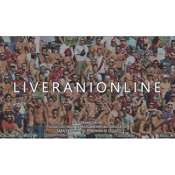 Campionato di Calcio Lega Pro Prima Divisione Girone A 2012/2013 2Â°Giornata Carpi (MO) - 09.09.2012 Carpi-Reggiana Nella Foto:tifosi reggiana-caldo allo stadio /Ph.Vitez-Ag. Aldo Liverani