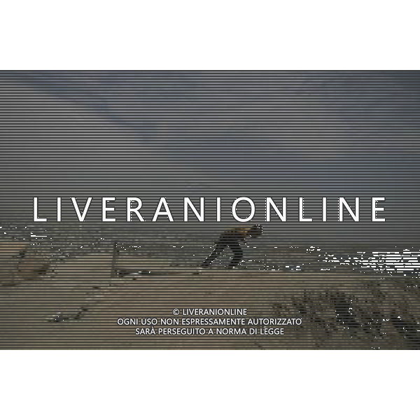 (120911) -- KABUL, Sept. 11, 2012 () -- An Afghan boy plays on the TV mountain in Kabul, Afghanistan, Sept. 11, 2012. The TV mountain was one of the first targets where the U.S.-led international forces bombed Taliban in October 2001 in direct response to the attacks on U.S. soil on Sept. 11, 2001. (/Ahmad Massoud)(zyw) ©photoshot/AGENZIA ALDO LIVERANI SAS - ITALY ONLY - Vedute della citta\' di Kabul in Afghanistan, 11 settembre, 2012.