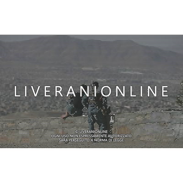 (120911) -- KABUL, Sept. 11, 2012 () -- Afghan policemen are seen on the TV mountain in Kabul, Afghanistan, Sept. 11, 2012. The TV mountain was one of the first targets where the U.S.-led international forces bombed Taliban in October 2001 in direct response to the attacks on U.S. soil on Sept. 11, 2001. (/Ahmad Massoud) (zyw) ©photoshot/AGENZIA ALDO LIVERANI SAS - ITALY ONLY - Vedute della citta\' di Kabul in Afghanistan, 11 settembre, 2012.