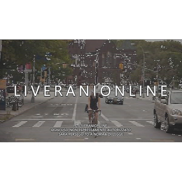 Bicyclists use a bike lane on Lafayette Avenue in the Fort Greene neighborhood of Brooklyn in New York on Saturday, August 25, 2012. (å Richard B. Levine) photoshot/AG ALDO LIVERANI SAS - ITALY ONLY -
