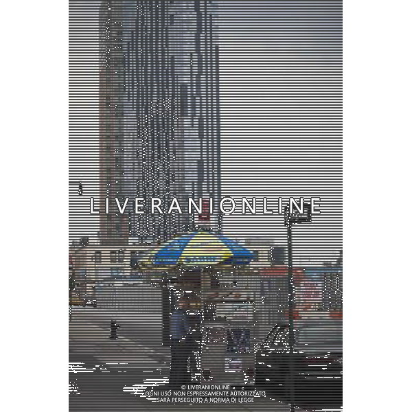 The Toren luxury condominium in Downtown Brooklyn in New York looms over a hot dog vendor on Saturday, August 25, 2012. The condo is one of a number of high rise condos and rentals built in Downtown Brooklyn that are changing the demographics of the neighborhood. (å Richard B. Levine) photoshot/AG ALDO LIVERANI SAS - ITALY ONLY -