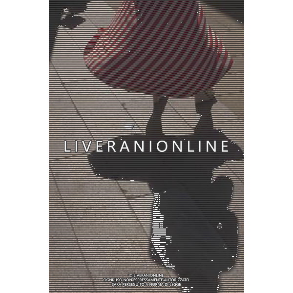 Crowds of fashionistas and photographers create a fashion scene outside of the Spring 2013 Fashion Week shows in Lincoln Center in New York, seen on Sunday, September 9, 2012. (å Richard B. Levine) photoshot/AG ALDO LIVERANI SAS - ITALY ONLY -