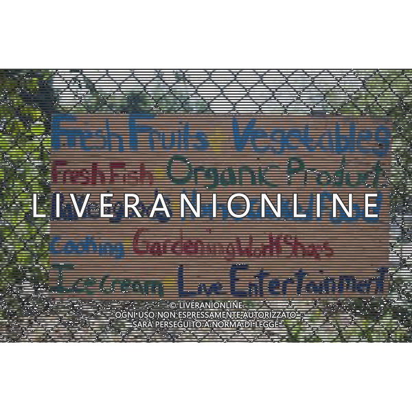 Farmers\' Market sign outside of East New York Farms in Brooklyn in New York on Saturday, September 1, 2012. The farm, which had its first season in 1998, promotes local sustainable agriculture with volunteer opportunities, a Community Supported Agriculture (CSA) program, a farmers\' market and a nine month internship program. (å Richard B. Levine) ©photoshot/AGENZIA ALDO LIVERANI SAS - ITALY ONLY - EDITORIAL USE ONLY