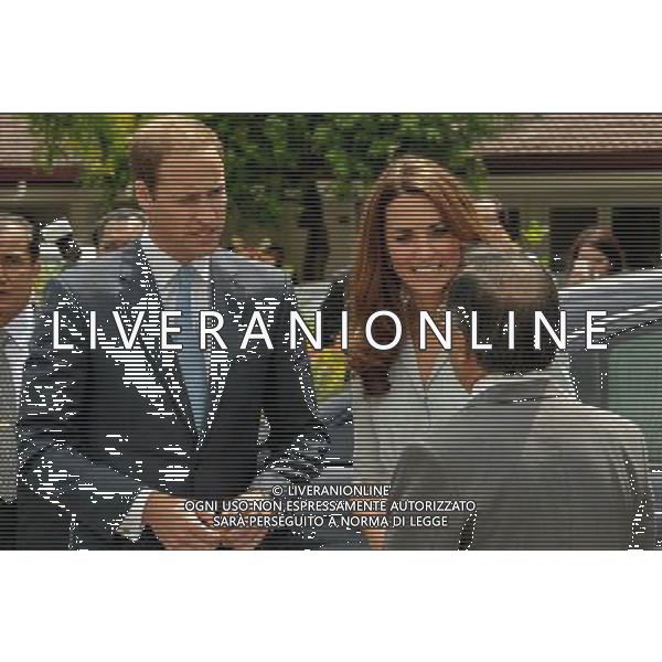 (120913) -- KUALA LUMPUR, Sept. 13, 2012 () -- Britain\'s Prince William (L) and his wife Kate Middleton (C) visit Hospis Malaysia in Kuala Lumpur, Malaysia, on Sept. 13, 2012. Britain\'s Prince William and his wife Catherine arrived in Malaysia on Thursday, on the second leg of the couple\'s tour to Southeast Asia and Pacific region. (/Chong Voon Chung) (dtf) ©photoshot/AGENZIA ALDO LIVERANI SAS - ITALY ONLY - REALI INGLESI: Il principe William d\'inghilterra e la moglie Kate Middeton, duca e duchessa di Cambridge, durante la loro visita nell\'Estremo Oriente e nel Sud Pacifico