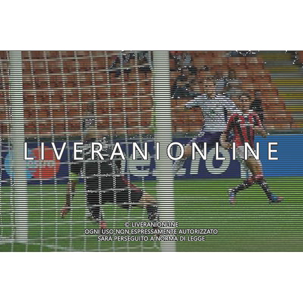 UEFA Champions League - 1Á giornata fase a gironi Gruppo C Milano 18-09-2012 Milan - Anderlecht nella foto: il pericoloso tiro di Gillet deviato in angolo da Abbiati foto Roberto Garavaglia - ag. Aldo Liverani sas