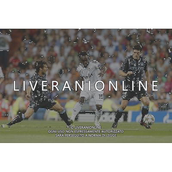 Real Madrid\'s Essien and Manchester City\'s David Silva and Gareth Barry during Champions League match on september 18th 2012. Photo: Cesar Cebola / ALFAQUI /Agenzia Aldo Liverani Sas - ITALY ONLY - EDITORIAL USE ONLY Real Madrid - Manchester City champions league