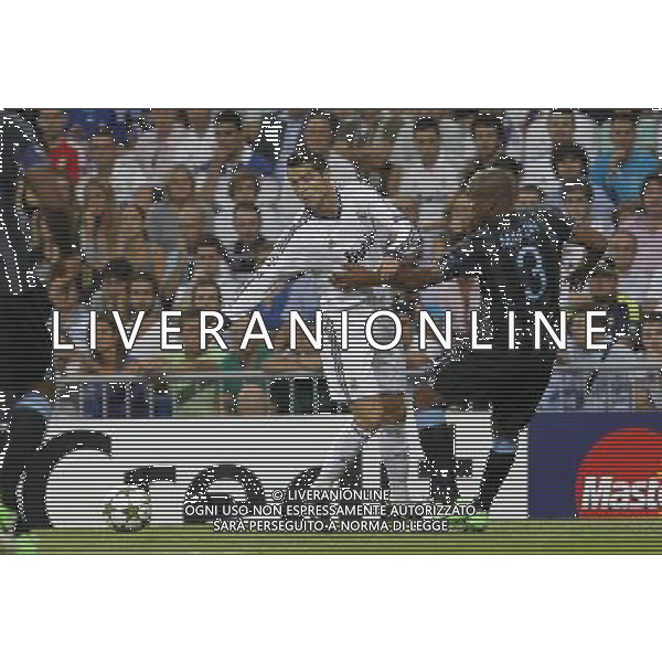 Madrid (18/09/2012).- Estadio Santiago Bernabeu. UEFA Champions League. Real Madrid - Manchester City. Cristiano Ronaldo, Maicon. Photo: Alex Cid-Fuentes / ALFAQUI /AGENZIA ALDO LIVERANI SAS - ITALY ONLY - EDITORIAL USE ONLY REAL MADRID - MANCHESTER CITY CHAMPIONS LEAGUE 18/09/2012