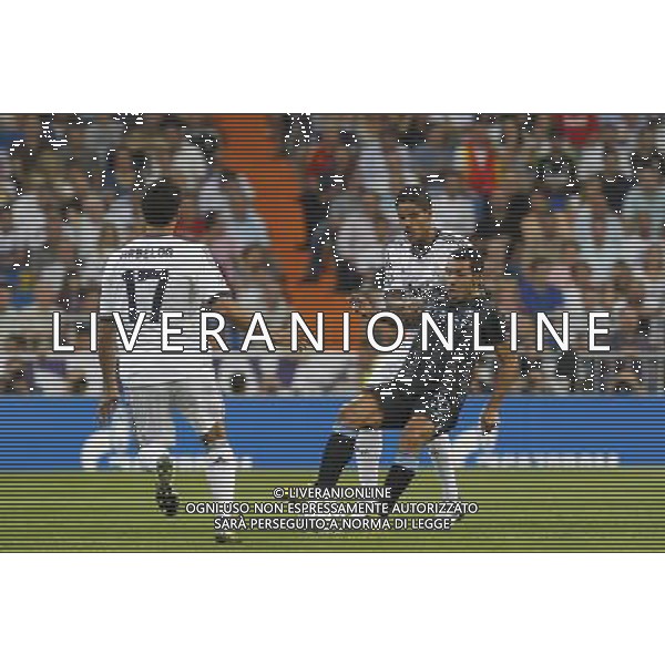 Madrid (18/09/2012).- Estadio Santiago Bernabeu. UEFA Champions League. Real Madrid - Manchester City. Rafael Varane, Tevez. Photo: Alex Cid-Fuentes / ALFAQUI /AGENZIA ALDO LIVERANI SAS - ITALY ONLY - EDITORIAL USE ONLY REAL MADRID - MANCHESTER CITY CHAMPIONS LEAGUE 18/09/2012