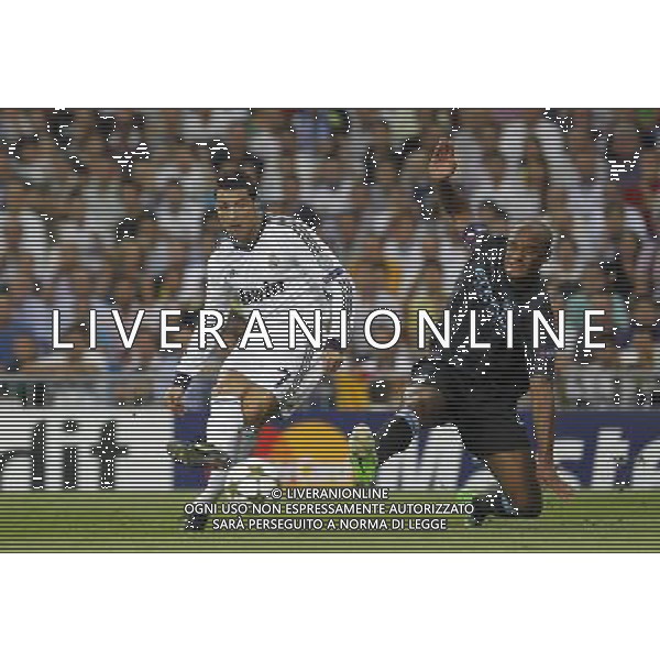 Madrid (18/09/2012).- Estadio Santiago Bernabeu. UEFA Champions League. Real Madrid - Manchester City. Cristiano Ronaldo, Vincent Kompany. Photo: Alex Cid-Fuentes / ALFAQUI /AGENZIA ALDO LIVERANI SAS - ITALY ONLY - EDITORIAL USE ONLY REAL MADRID - MANCHESTER CITY CHAMPIONS LEAGUE 18/09/2012