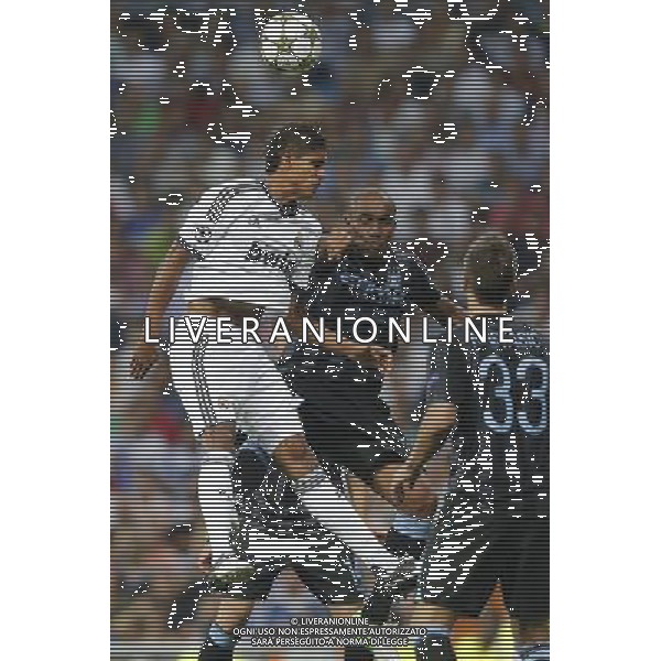 Real Madrid\'s Varane and Manchester City\'s Maicon during Champions League match on september 18th 2012. Photo: Cesar Cebola / ALFAQUI /AGENZIA ALDO LIVERANI SAS - ITALY ONLY - EDITORIAL USE ONLY REAL MADRID - MANCHESTER CITY CHAMPIONS LEAGUE 18/09/2012