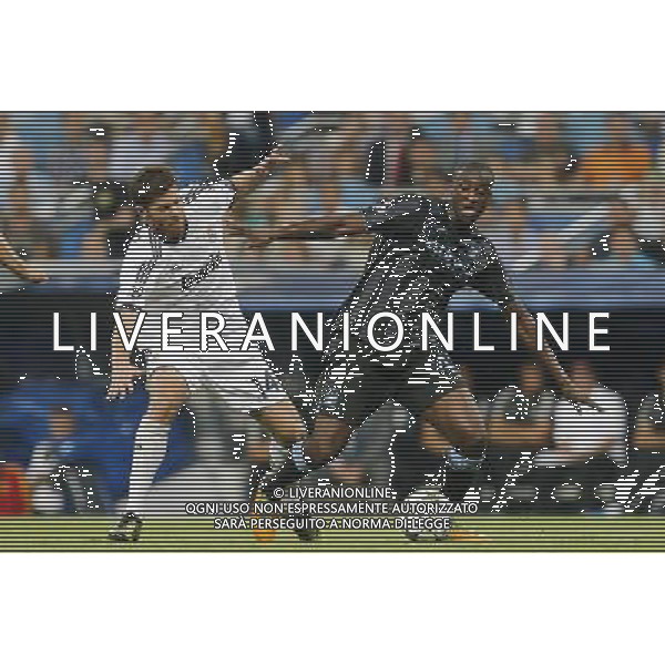 Real Madrid\'s Xabi Alonso and Manchester City\'s Yaya Toure during Champions League match on september 18th 2012. Photo: Cesar Cebola / ALFAQUI /AGENZIA ALDO LIVERANI SAS - ITALY ONLY - EDITORIAL USE ONLY REAL MADRID - MANCHESTER CITY CHAMPIONS LEAGUE 18/09/2012