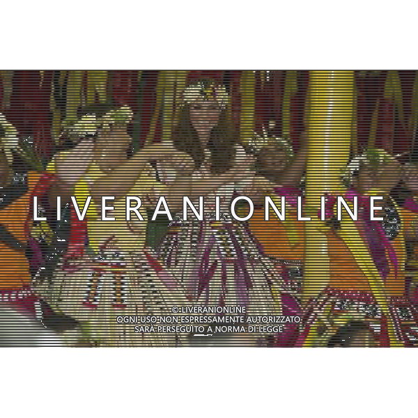 1. The Duke and Duchess of Cambridge visit Tuvalu and dance the the ladies at the Vaiku Falekaupule for an entertainment programme ©photoshot - ag. Aldo Liverani ITALY ONLY reali inglesi: il pricipe William e la moglie Kate middleton in visita a tuvalu, Polinesia