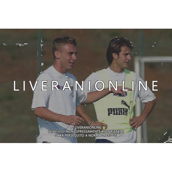 Fiuggi (Fr) 02/08/2004 Allenamento della nazionale olimpica di Calcio Nella foto: De Rossi Daniele con Gilardino Alberto.* Ph Gianni Nucci/Aldo Liverani