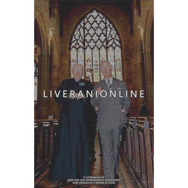 The Prince of Wales accompanied by the Venerable Colin Williams views the medieval stained glass windows in St Laurence\'s Church during a visit to Ludlow. ©photoshot/AGENZIA ALDO LIVERANI SAS - ITALY ONLY - REALI INGLESI: il principe Carlo d\'Inghilterra