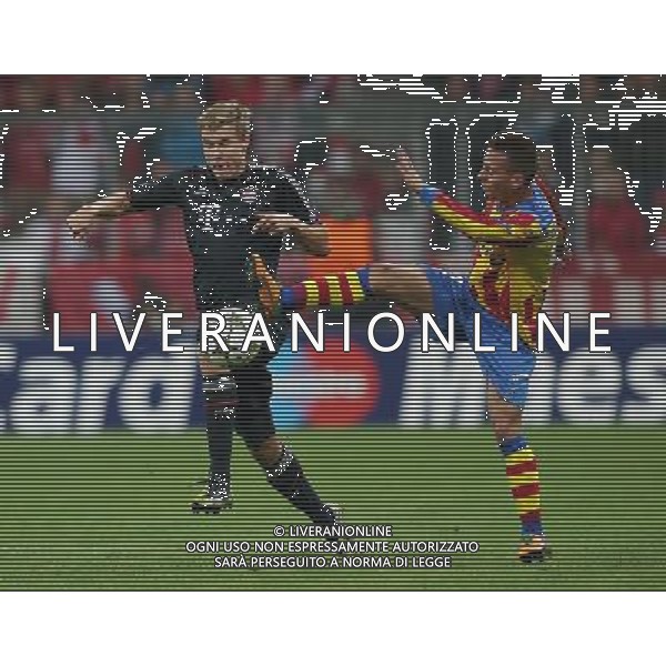 firo Fu§ball,Fussball, 19.09.2012 Uefa Champions League, Saison 2012/2013 Gruppenphase, 1. Spieltag, FC Bayern MŸnchen, Muenchen, FCB - Valencia CF, 2 : 1, Zweikampf, Holger Badstuber, Bayern, links, rechts, JoŠo, Joaeo Pereira, Valencia CF, $worldrightsEs gelten unsere AGB, einsehbar auf www.firosportphoto.de copyright by firo sportphoto: Coesfelder Str.207 48249 DŸlmen www.firosportphoto.de mail@firosportphoto.de (V o l k s b a n k B o c h u m - W i t t e n ) BLZ.: 430 601 29 Kt. Nr.: 341 117 100 Tel:Ê 02594 - 9916004 Fax:Ê02594 - 9916005 AG ALDO LIVERANI S A S ONLY ITALY