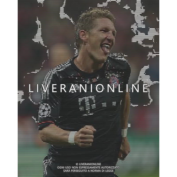 firo Fu§ball,Fussball, 19.09.2012 Uefa Champions League, Saison 2012/2013 Gruppenphase, 1. Spieltag, FC Bayern MŸnchen, Muenchen, FCB - Valencia CF, 2 : 1, Jubel, jubeln, Gestik, Bastian Schweinsteiger, Bayern, $worldrightsEs gelten unsere AGB, einsehbar auf www.firosportphoto.de copyright by firo sportphoto: Coesfelder Str.207 48249 DŸlmen www.firosportphoto.de mail@firosportphoto.de (V o l k s b a n k B o c h u m - W i t t e n ) BLZ.: 430 601 29 Kt. Nr.: 341 117 100 Tel:Ê 02594 - 9916004 Fax:Ê02594 - 9916005 AG ALDO LIVERANI S A S ONLY ITALY