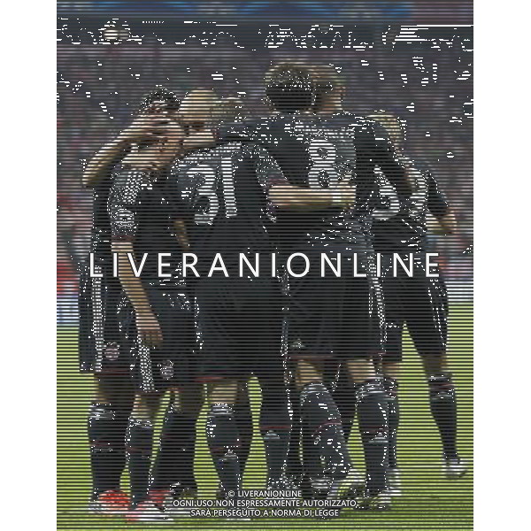 firo Fu§ball,Fussball, 19.09.2012 Uefa Champions League, Saison 2012/2013 Gruppenphase, 1. Spieltag, FC Bayern MŸnchen, Muenchen, FCB - Valencia CF, 2 : 1, Jubel, jubeln, Gestik, um Bastian Schweinsteiger, Bayern, $worldrightsEs gelten unsere AGB, einsehbar auf www.firosportphoto.de copyright by firo sportphoto: Coesfelder Str.207 48249 DŸlmen www.firosportphoto.de mail@firosportphoto.de (V o l k s b a n k B o c h u m - W i t t e n ) BLZ.: 430 601 29 Kt. Nr.: 341 117 100 Tel:Ê 02594 - 9916004 Fax:Ê02594 - 9916005 AG ALDO LIVERANI S A S ONLY ITALY