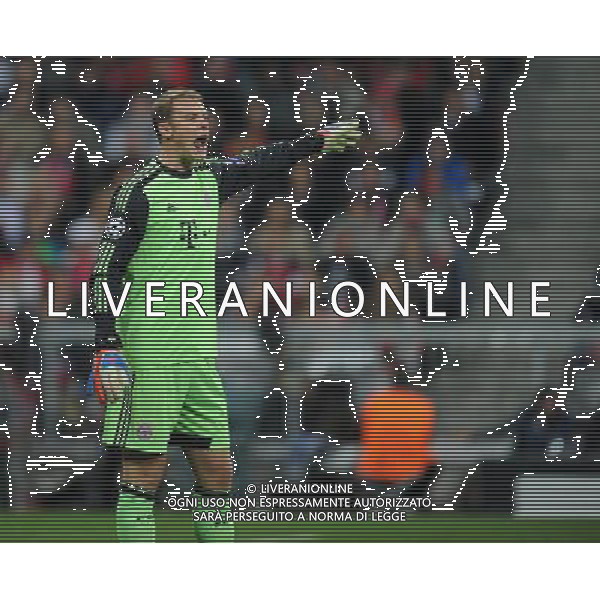 firo : FuÃŸball,Fussball, Champions League 19.09.2012 Saison 2012/2013 FCB FC Bayern MÃ¼nchen Muenchen Valencia CF Einzelaktion, FCB Torwart TorhÃ¼ter Manuel Neuer, Gestik, Geste $worldrights Es gelten unsere AGB, einsehbar auf www.firosportphoto.de copyright by firo sportphoto: Coesfelder StraÃŸe 107Â  48249 DÃ¼lmen (Duelmen) www.firosportphoto.de mail@firosportphoto.de (V o l k s b a n k B o c h u m - W i t t e n ) BLZ.: 430 601 29 Kt. Nr.: 341 117 100 Tel:Â  02594 - 9916004 Fax:Â  02594 - 9916005 AG ALDO LIVERANI S A S ONLY ITALY