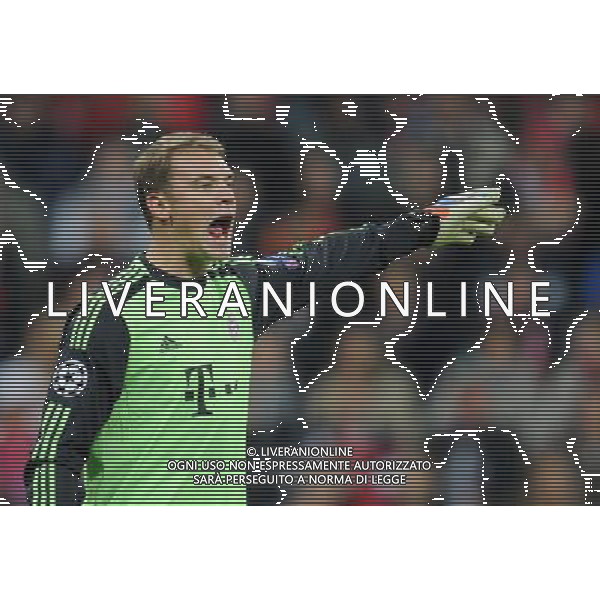 firo : FuÃŸball,Fussball, Champions League 19.09.2012 Saison 2012/2013 FCB FC Bayern MÃ¼nchen Muenchen Valencia CF 2:1 FCB Torwart TorhÃ¼ter Manuel Neuer, Einzelaktion, Gestik, Geste $worldrights Es gelten unsere AGB, einsehbar auf www.firosportphoto.de copyright by firo sportphoto: Coesfelder StraÃŸe 107Â  48249 DÃ¼lmen (Duelmen) www.firosportphoto.de mail@firosportphoto.de (V o l k s b a n k B o c h u m - W i t t e n ) BLZ.: 430 601 29 Kt. Nr.: 341 117 100 Tel:Â  02594 - 9916004 Fax:Â  02594 - 9916005 AG ALDO LIVERANI S A S ONLY ITALY