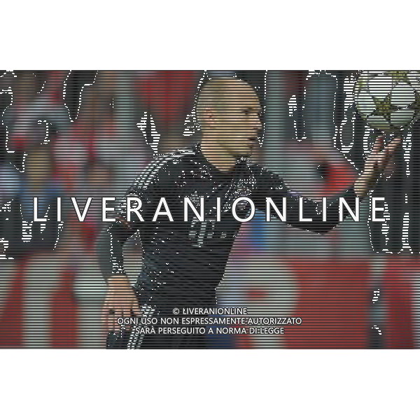firo : FuÃŸball,Fussball, Champions League 19.09.2012 Saison 2012/2013 FCB FC Bayern MÃ¼nchen Muenchen Valencia CF 2:1 FCB Arjen Robben, Gestik, Geste $worldrights Es gelten unsere AGB, einsehbar auf www.firosportphoto.de copyright by firo sportphoto: Coesfelder StraÃŸe 107Â  48249 DÃ¼lmen (Duelmen) www.firosportphoto.de mail@firosportphoto.de (V o l k s b a n k B o c h u m - W i t t e n ) BLZ.: 430 601 29 Kt. Nr.: 341 117 100 Tel:Â  02594 - 9916004 Fax:Â  02594 - 9916005 AG ALDO LIVERANI S A S ONLY ITALY