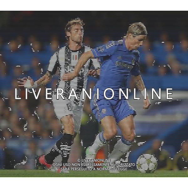 Juventus\' Claudio Marchisio battles with Chelsea\'s Fernando Torres Football - UEFA Champions League Group E - Chelsea v Juventus - Wednesday 19th September 2012 - Stamford Bridge - London © CameraSport - 43 Linden Ave. Countesthorpe. Leicester. England. LE8 5PG - Tel: +44 (0) 116 277 4147 - admin@camerasport.com - www.camerasport.com AG ALDO LIVERANI S A S ONLY ITALY