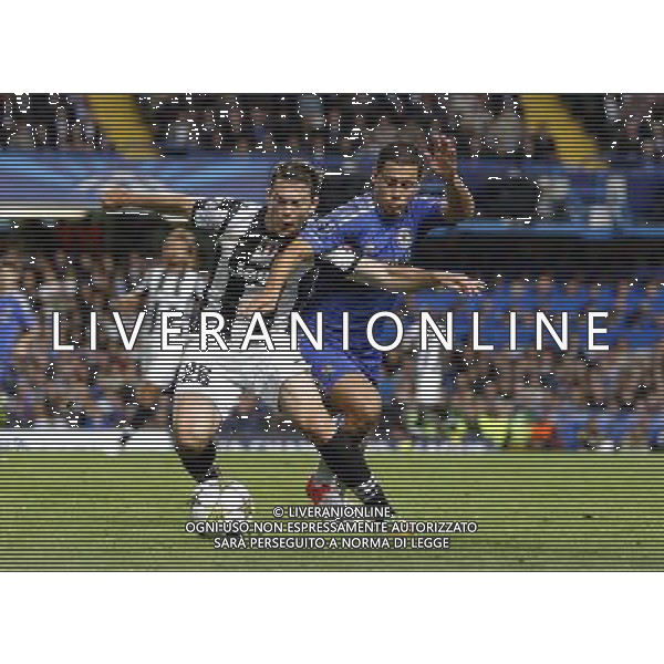 Juventus\' Stephan Lichtsteiner battles with Chelsea\'s Eden Hazard Football - UEFA Champions League Group E - Chelsea v Juventus - Wednesday 19th September 2012 - Stamford Bridge - London © CameraSport - 43 Linden Ave. Countesthorpe. Leicester. England. LE8 5PG - Tel: +44 (0) 116 277 4147 - admin@camerasport.com - www.camerasport.com AG ALDO LIVERANI S A S ONLY ITALY