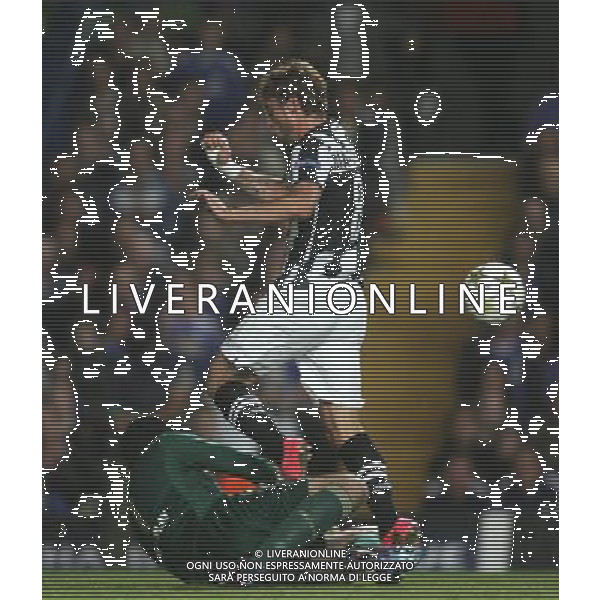 Chelsea\'s Petr Cech saves from Juventus Claudio Marchisio Football - UEFA Champions League - Group E - group stage - Chelsea London v Juventus - 19th September 2012 - Stamford Bridge - London - UK Foto: Michal Zemanek / dla Newspix.pl --- Newspix.pl AG ALDO LIVERANI S A S ONLY ITALY *** Local Caption *** www.newspix.pl mail us: info@newspix.pl call us: 0048 022 23 22 222 --- Polish Picture Agency by Ringier Axel Springer Poland