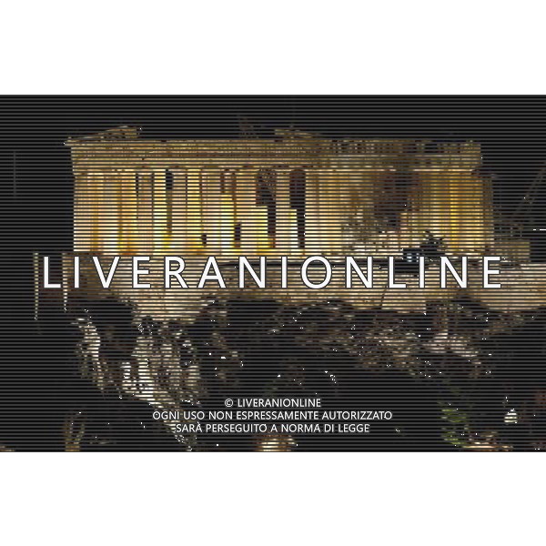 The Acropolis is lit up in Athens,ÊGreece, 19ÊSeptember 2012. The Parthenon is the temple for goddess of city, Athena. Photo: Maurizio Gambarini ©photoshot/AGENZIA ALDO LIVERANI SAS - ITALY ONLY - Vedute panoraniche dell\'Acropoli di Atene, Grecia, il 19 settembre 2012. Il Partenone e\' il tempio della dea della citta\', Atena.