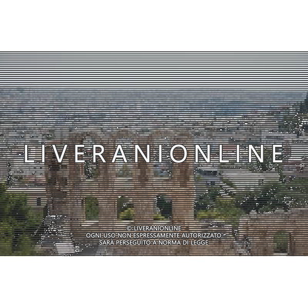 The city can be seen from the Acropolis in Athens,ÊGreece, 19ÊSeptember 2012. The Parthenon is the temple for goddess of city, Athena. Photo: Maurizio Gambarini ©photoshot/AGENZIA ALDO LIVERANI SAS - ITALY ONLY - Vedute panoraniche dell\'Acropoli di Atene, Grecia, il 19 settembre 2012. Il Partenone e\' il tempio della dea della citta\', Atena.