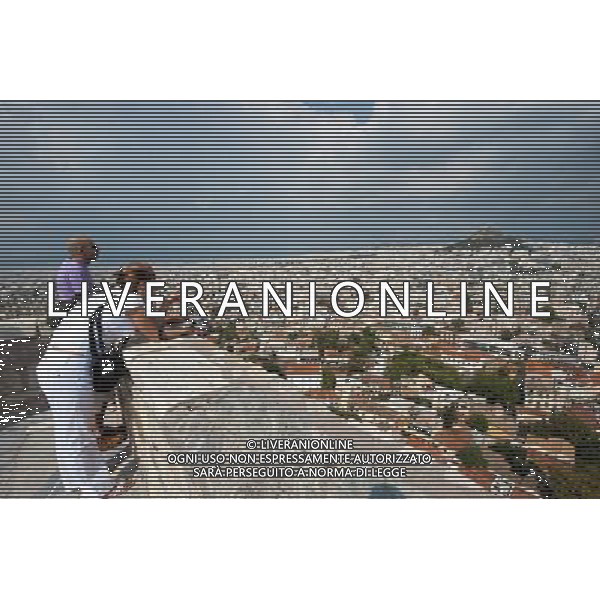 Tourists visit the Acropolis in Athens,ÊGreece, 19ÊSeptember 2012. The Parthenon is the temple for goddess of city, Athena. Photo: Maurizio Gambarini ©photoshot/AGENZIA ALDO LIVERANI SAS - ITALY ONLY - Vedute panoraniche dell\'Acropoli di Atene, Grecia, il 19 settembre 2012. Il Partenone e\' il tempio della dea della citta\', Atena.