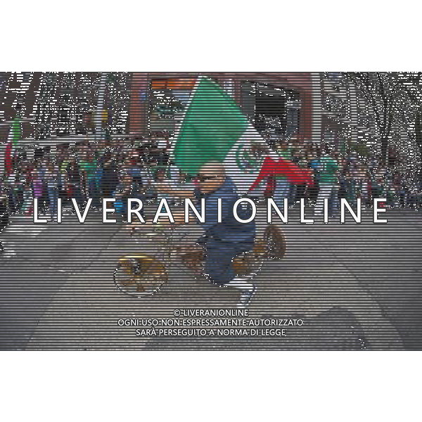 Mexican-Americans gather on Madison Avenue in New York on Sunday, September 16, 2012 for the annual Mexican Independence Day Parade. The parades that take place from the spring into the fall in New York celebrate the cultural diversity of the city. (å Richard B. Levine) ©photoshot/AGENZIA ALDO LIVERANI SAS - ITALY ONLY - Marcia dell\'orgoglio ispanico durante la parata annuale messicana sulla Madison Avenue a New York 16 SETTEMBRE 2012