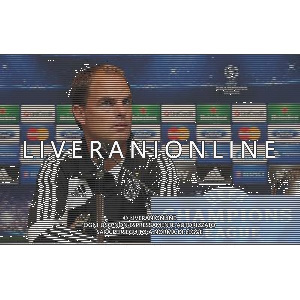 firo Fu§ball,Fussball, 17.09.2012 Champions League, Saison 2012/2013, Pressekonferenz, PK, Borussia Dortmund, BVB 09 Frank de Boer, Trainer Ajax Amsterdam bei der Pressekonferenz $worldrightsEs gelten unsere AGB, einsehbar auf www.firosportphoto.de copyright by firo sportphoto: Coesfelder Stra§e 207Ê 48249 D † L M E N (Duelmen) www.firosportphoto.de mail@firosportphoto.de (V o l k s b a n k B o c h u m - W i t t e n ) BLZ.: 430 601 29 Kt. Nr.: 341 117 100 Tel:Ê 02594-9916004 Fax:Ê 02594-9916005 AG ALDO LIVERANI S A S ONLY ITALY
