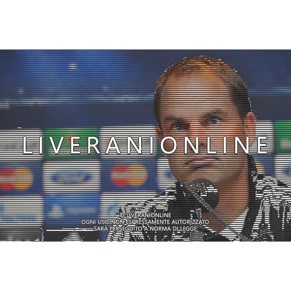 firo Fu§ball,Fussball, 17.09.2012 Champions League, Saison 2012/2013, Pressekonferenz, PK, Borussia Dortmund, BVB 09 Frank de Boer, Trainer Ajax Amsterdam bei der Pressekonferenz $worldrightsEs gelten unsere AGB, einsehbar auf www.firosportphoto.de copyright by firo sportphoto: Coesfelder Stra§e 207Ê 48249 D † L M E N (Duelmen) www.firosportphoto.de mail@firosportphoto.de (V o l k s b a n k B o c h u m - W i t t e n ) BLZ.: 430 601 29 Kt. Nr.: 341 117 100 Tel:Ê 02594-9916004 Fax:Ê 02594-9916005 AG ALDO LIVERANI S A S ONLY ITALY