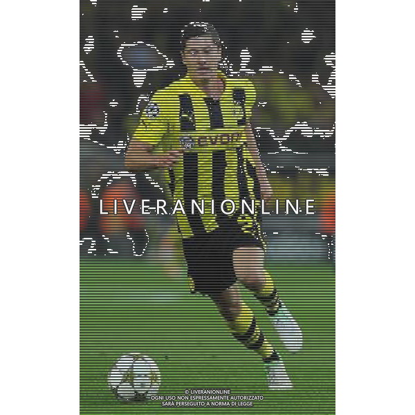 firo Fu§ball,Fussball, 18.09.2012 CL, UEFA Champions League, Saison 2012/2013, Gruppe D, Gruppenphase BVB, Borussia Dortmund - Ajax Amsterdam 1:0 Einzelaktion, Robert Lewandowski, BVB, ganze Figur $worldrightsEs gelten unsere AGB, einsehbar auf www.firosportphoto.de copyright by firo sportphoto: Coesfelder Stra§e 207Ê 48249 D † L M E N (Duelmen) www.firosportphoto.de mail@firosportphoto.de (V o l k s b a n k B o c h u m - W i t t e n ) BLZ.: 430 601 29 Kt. Nr.: 341 117 100 Tel:Ê 02594-9916004 Fax:Ê 02594-9916005 AG ALDO LIVERANI S A S ONLY ITALY