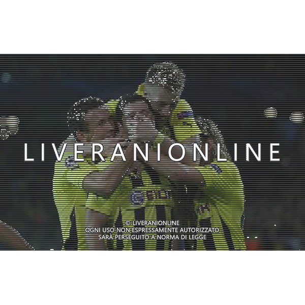 firo FuÃŸball,Fussball, 18.09.2012 Champions League , Saison 2012/2013 BVB Borussia Dortmund - Ajax Amsterdam 1:0 Jubel nach seinem Tor zum 1:0 Robert Lewandowski mit Perisic,Reus und Schmelzer Jubeltraube $worldrightsEs gelten unsere AGB, einsehbar auf www.firosportphoto.de copyright by firo sportphoto: Coesfelder Str.207 48249 DÃ¼lmen www.firosportphoto.de mail@firosportphoto.de (V o l k s b a n k B o c h u m - W i t t e n ) BLZ.: 430 601 29 Kt. Nr.: 341 117 100 Tel:Â  02594 - 9916004 Fax:Â 02594 - 9916005 AG ALDO LIVERANI S A S ONLY ITALY