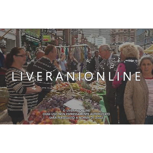 The Prince of Wales is greeted by a market trader during a visit to Surrey Street Market in Croydon, London. . Prince Charles and the Duchess of Cornwall visited Croydon, south London, where they met shopkeepers, residents, faith leaders and students to find out how things stand a year after last summer\'s riots. Â©photoshot/Agenzia Aldo Liverani ITALY ONLY REALI INGLESI: il principe Carlo d\' Inghilterra con la consorte Camilla Duchessa di Cornovaglia durante le loro visite ufficiali