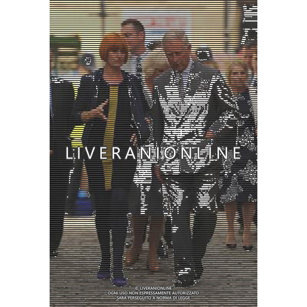 The Prince of Wales talks with Mary Portas during a visit to Surrey Street Market in Croydon, London. . Prince Charles and the Duchess of Cornwall visited Croydon, south London, where they met shopkeepers, residents, faith leaders and students to find out how things stand a year after last summer\'s riots. Â©photoshot/Agenzia Aldo Liverani ITALY ONLY REALI INGLESI: il principe Carlo d\' Inghilterra con la consorte Camilla Duchessa di Cornovaglia durante le loro visite ufficiali