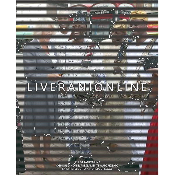  HRH PRINCE CHARLES AND THE DUCHESS OF CORNWALL VISIT COMMUNITIES IN CROYDON FOLLOWING THE AUGUST 2011 RIOTS. THEIR HIGHNESSES MEETs COMMUNITY GROUPS,SHOPKEEPERS,RESIDENTS AND FAITH LEADERS AT CROYDON VOLUNTARY ACTION (CVA) ON LONDON ROAD,CROYDON TODAY 20.09.2012. PIC SHOWS DUCHESS OF CORNWALL WITH AYAN DEFIRST WITH ARFICAN DRUMMERS THE ODUDUWA \'TALKING DRUMMERS\'. ©photoshot/Agenzia Aldo Liverani ITALY ONLY REALI INGLESI: il principe Carlo d\' Inghilterra con la consorte Camilla Duchessa di Cornovaglia durante le loro visite ufficiali