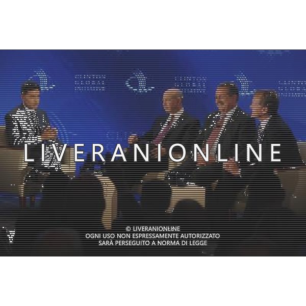 Lloyd Blankfein, Chairman and CEO of Goldman Sachs, (C), speaks to panel moderator and CNN host Fareed Zakaria at the Clinton Global Initiative meeting on September 24, 2012 in New York City. Zakaria moderated a panel entitled Business by Design: Business with Integrity, which included Blankfein, (C), Andrew Liveris, (2nd from R), the Chairman and CEO of The Dow Chemical Company, and John Chambers, (R), the Cairman and CEO of Cisco. Timed to coincide with the United Nations General Assembly, CGI brings together heads of state, CEOs, philanthropists and others to help find solutions to the world\'s major problems ©photoshot/AGENZIA ALDO LIVERANI SAS - ITALY ONLY - Lloyd Blankfein, presidente e amministratore delegato di Goldman Sachs Group Inc., parla in occasione della riunione annuale della Clinton Global Initiative (CGI) a New York, Stati Uniti, 24 settembre 2012.