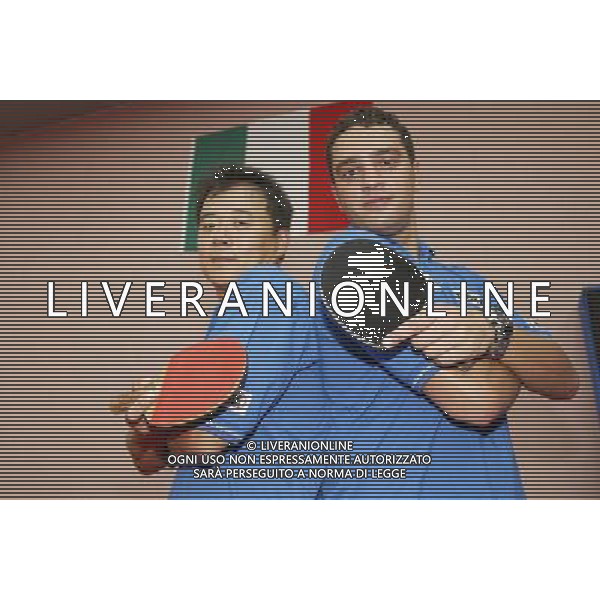 Senigallia, 01 / 08 / 2004 Pre - Olimpiadi di Atene 2004 Nazionale Maschile di Tennis Tavolo Nella foto: Massimiliano Mondello e Yang Min ph Simone Rosa / Aldo Liverani 