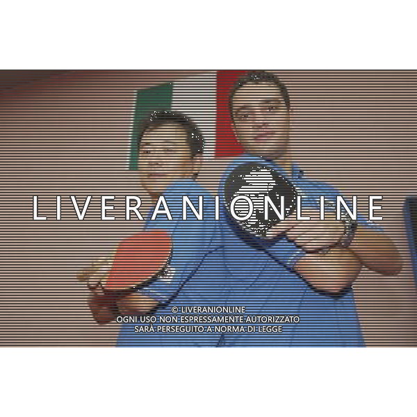 Senigallia, 01 / 08 / 2004 Pre - Olimpiadi di Atene 2004 Nazionale Maschile di Tennis Tavolo Nella foto: Massimiliano Mondello e Yang Min ph Simone Rosa / Aldo Liverani 